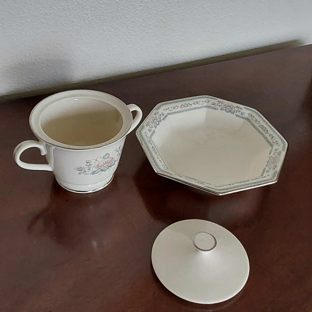 Lenox  Charleston Cream Floral Covered Sugar‎ Bowl with Octagonal Serving Bowl